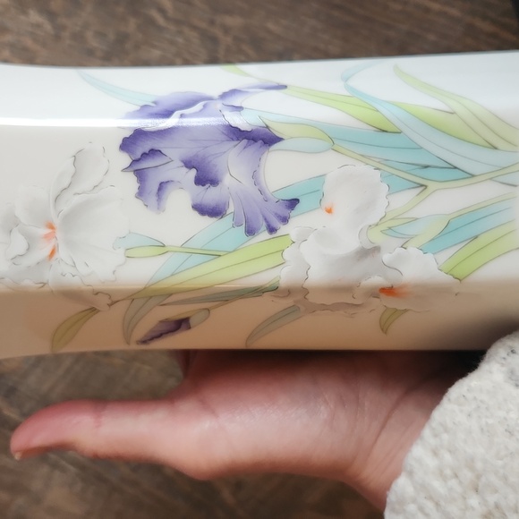 Otagiri Iris Bouquet Ceramic Vase - Picture 7 of 7